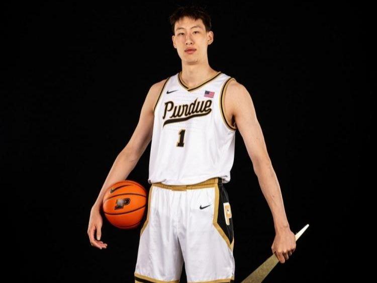 疯抢！男篮小将郇斯楠收到8所NCAA名校邀请，世青赛表现征服全美