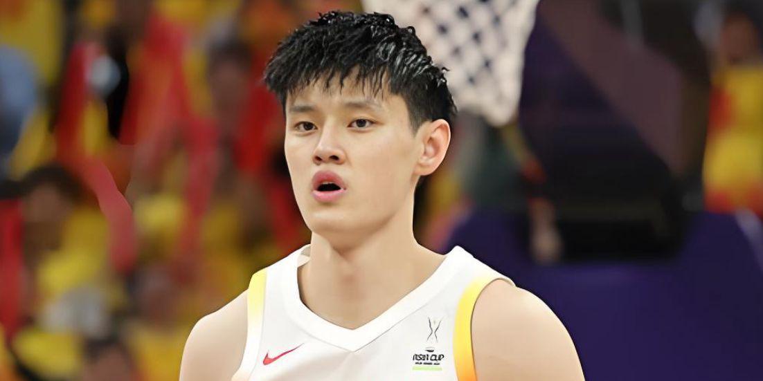 失望!男篮2米08锋线首发出场,场均得1分,球迷:还要打NBA吗