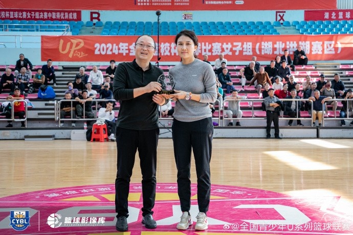 西安体校教练石晶当选篮校杯女子组最佳教练张贺玥获MVP