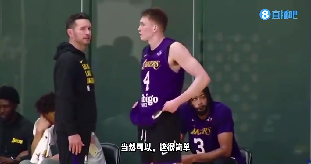 可惜了好學(xué)小伙子！克內(nèi)克特曾向雷迪克請(qǐng)教如何更好地投籃熱身