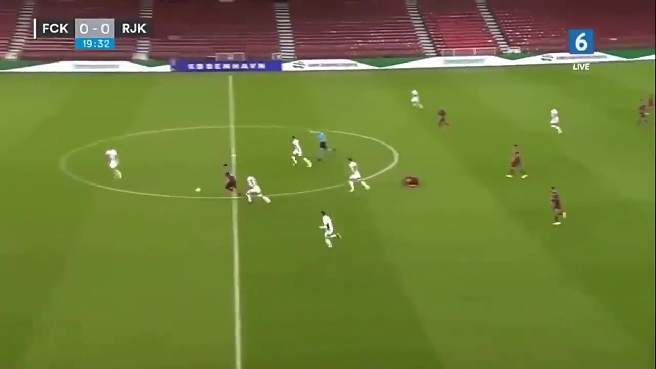 為了讓你進球我們?nèi)牰计戳耍∪珕T內(nèi)鬼這你怎么玩