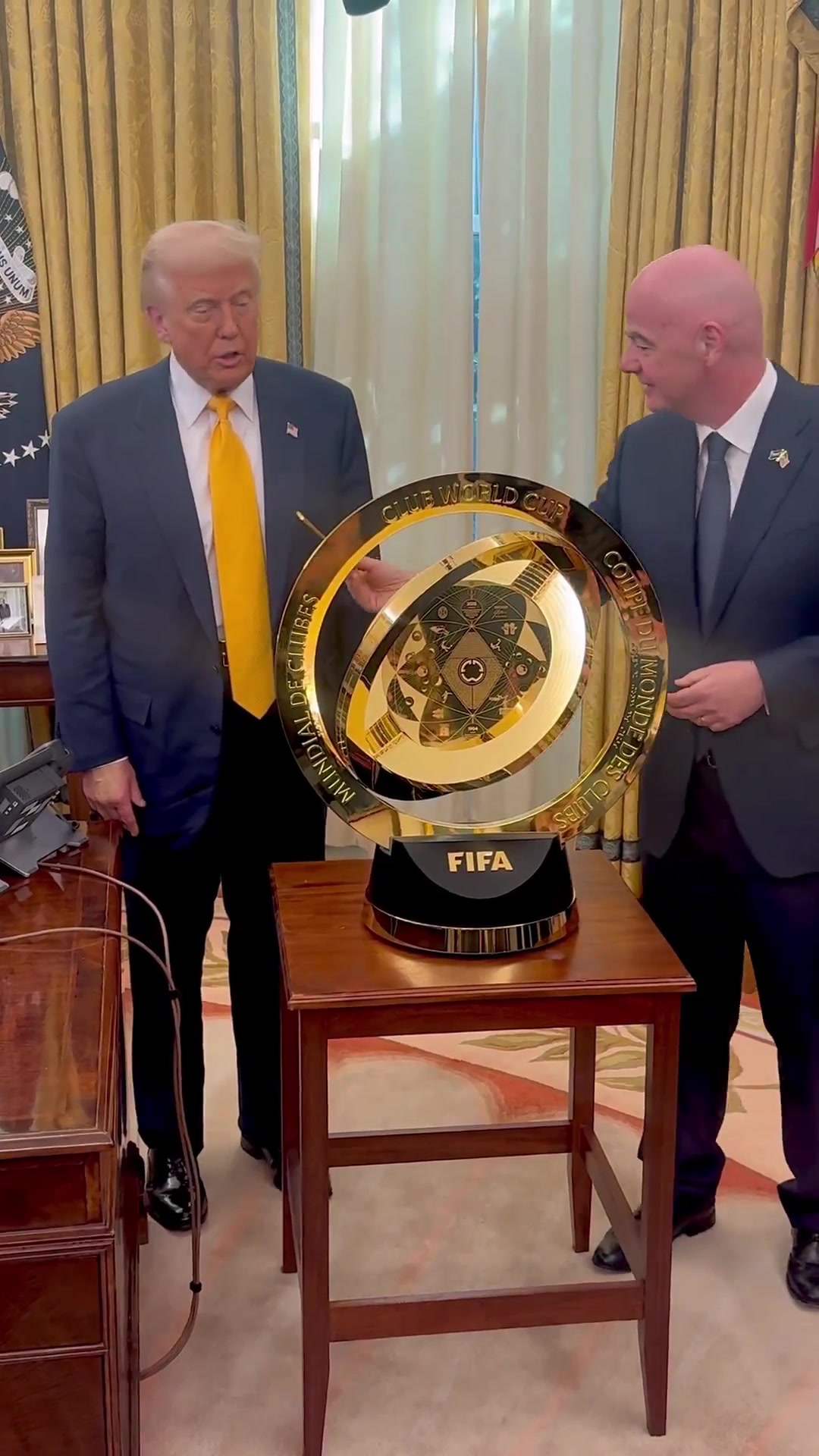 因凡蒂諾對(duì)特朗普說(shuō)：這是未來(lái)的獎(jiǎng)杯！新世俱杯獎(jiǎng)杯需要一把鑰匙