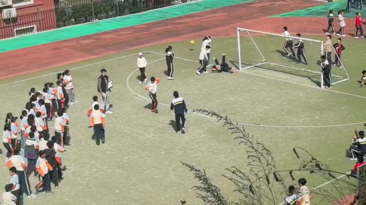 12碼前無懦夫小學(xué)生罰丟點(diǎn)球后痛哭