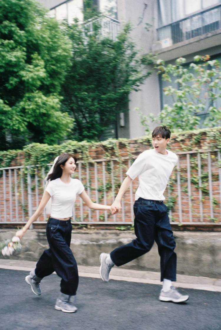 祝福！齐麟社媒晒结婚证：合作愉快合情合理合法和你