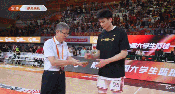 不在一个维度管子煜总决赛爆砍30分7板2助3断荣膺FMVP