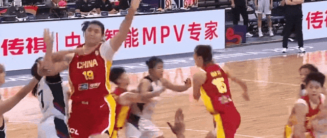 中国女篮：双塔奇兵