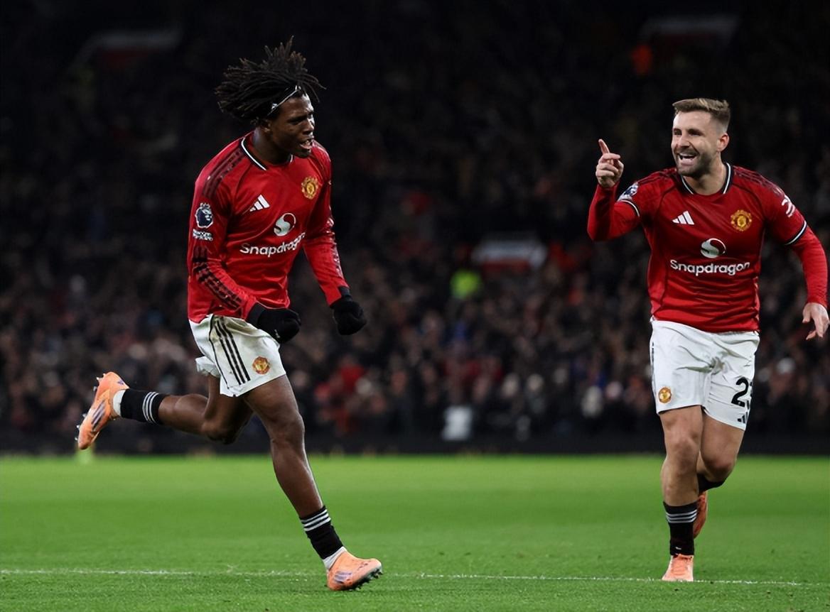 10！飞翼凌空斩铁树开花，曼联击退英超土豪，追平切尔西利物浦