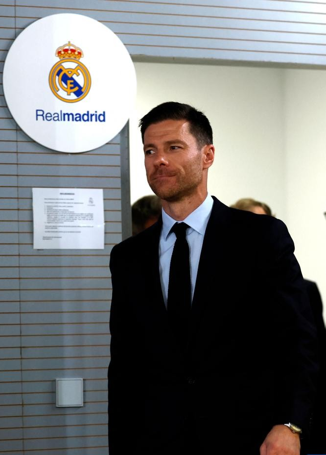 欧冠11日凌晨皇马对阵曼城,阿隆索只剩这根“救命稻草”