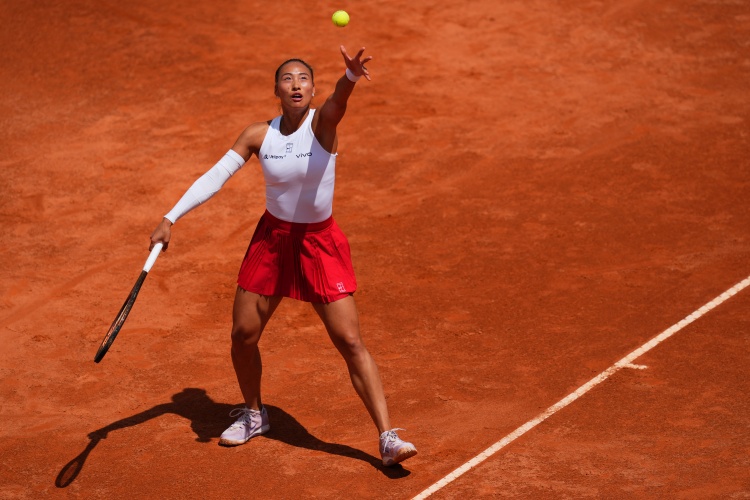 WTA1000罗马站14决赛，郑钦文与萨巴