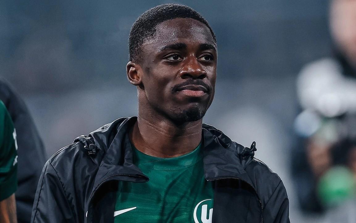 官方：沃尔夫斯堡买断里昂20岁后卫昆