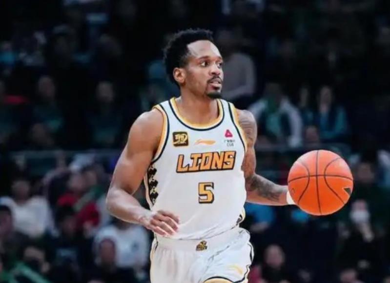 男篮输球最大的问题在组织后卫，郭士强想要归化巴里布朗