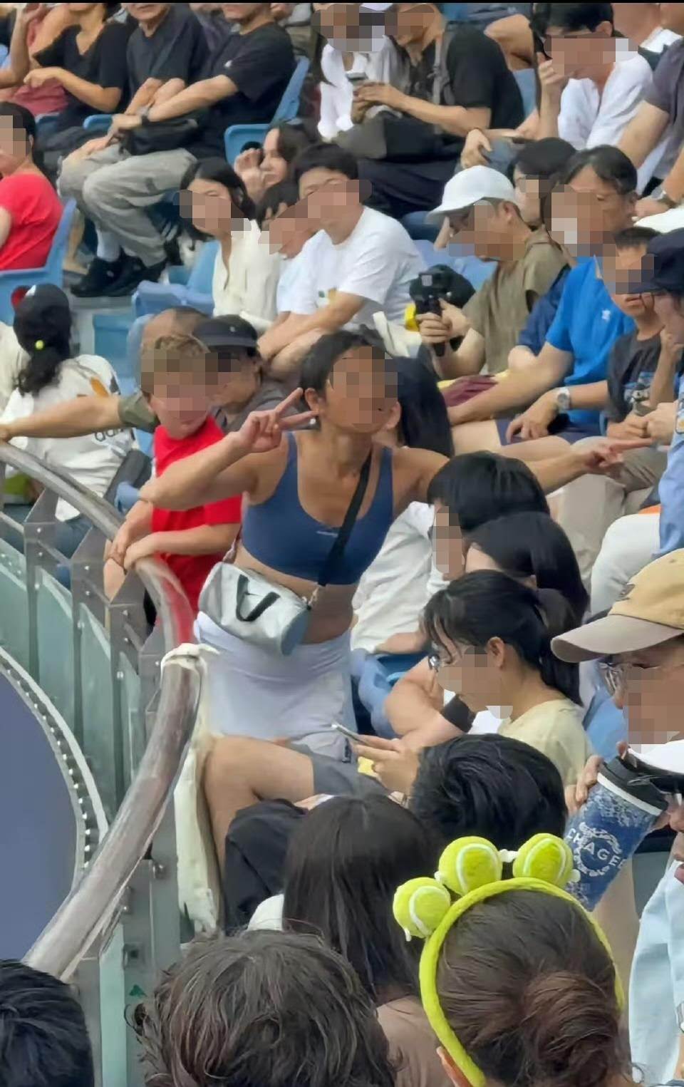 上海大师赛女子炫耀护照尖叫干扰比赛，遭强制驱逐后观众拍手称快