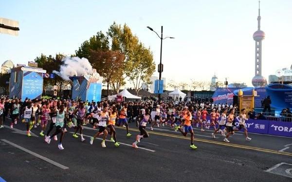 上海马拉松报名人数达31万人创国内纪录，中签率约为7.2%