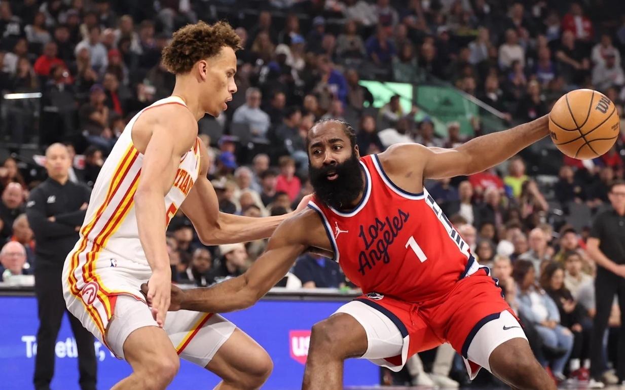 5胜2负,意外连赢洛杉矶双雄!球队老大成局外人,你确实该被交易