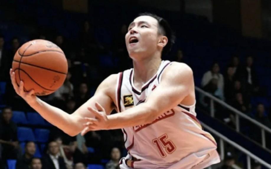 媒体人：青岛男篮顶薪报价王奕博并备好培养费，但浙江男篮未提供账户