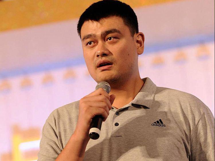 姚明打了8年NBA,退休金每年16万,詹姆斯打了23年,他能领多少