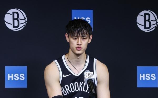 季前赛首战枯坐板凳席！中国赛或见证曾凡博首秀