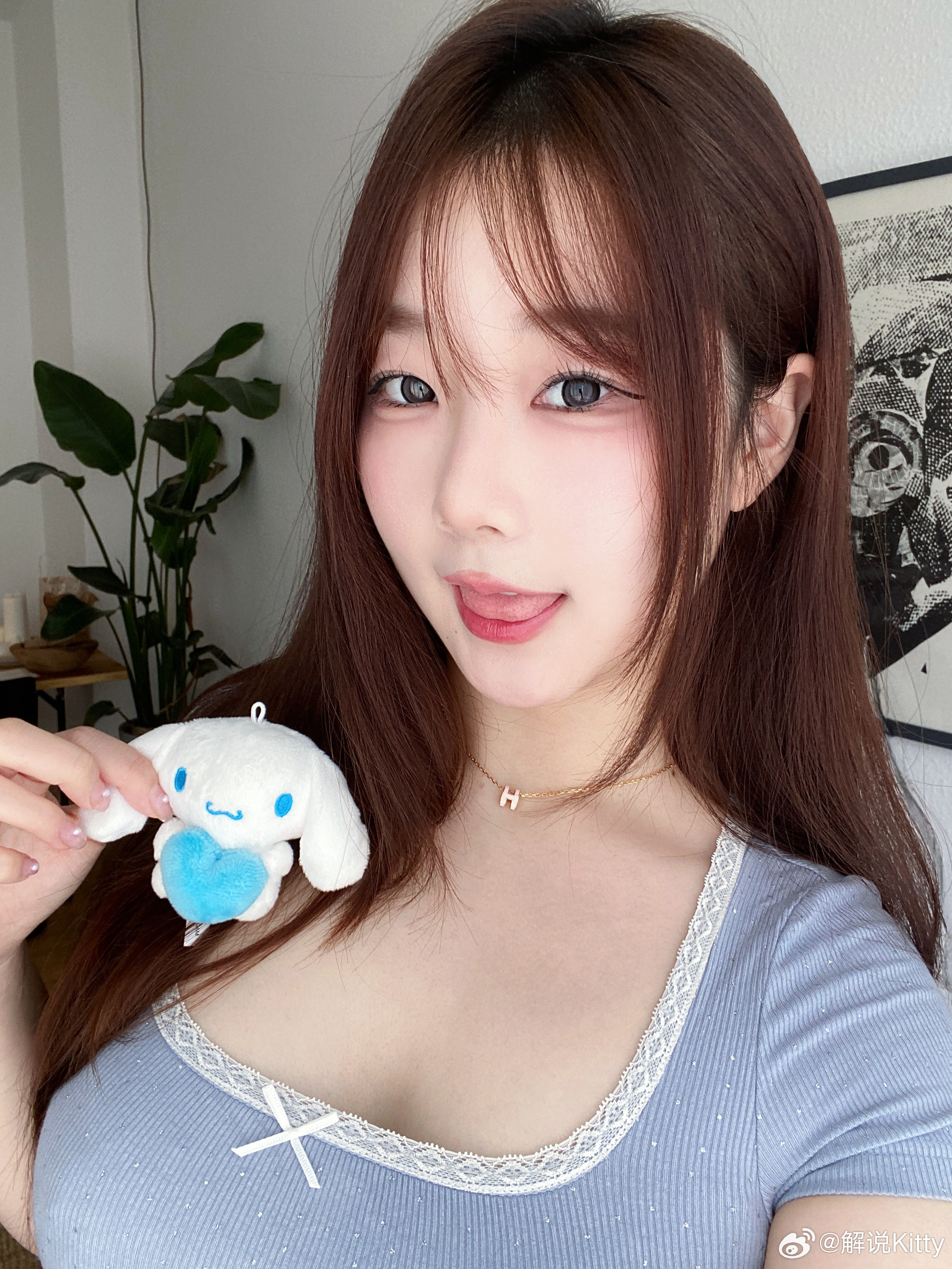 放开玉桂狗让我来！前解说kitty更博晒照：晚安