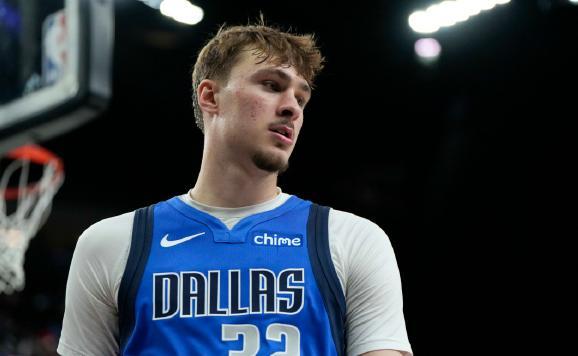 弗拉格表现这么烂,还能当最佳新秀看不起埃奇库姆吗