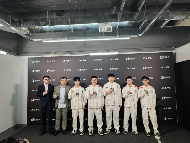 WBG赛后群访Hang：之前确实有问题希望这次能有更多的比赛证明