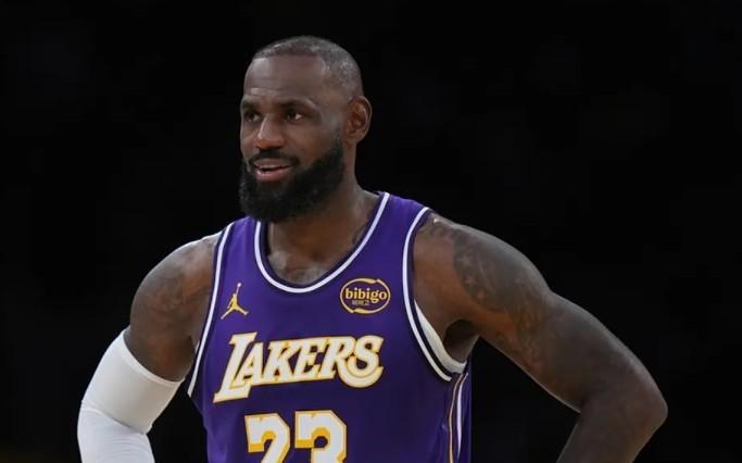 安东尼:詹姆斯在第23个赛季仍能领跑联盟得分榜