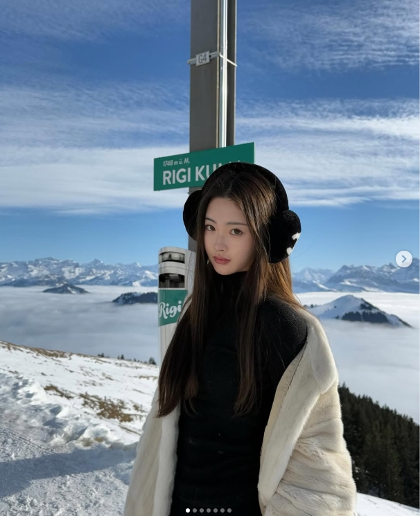 Ming绯闻女友1saye晒照：听说雪地跟高领毛衣更配哦！
