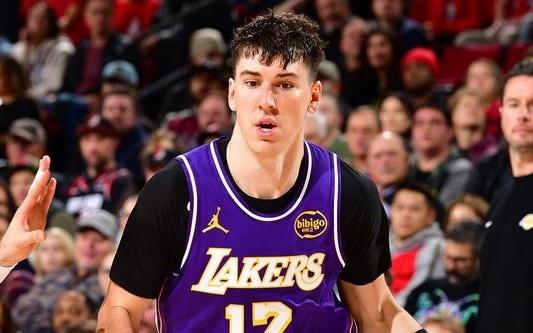 艾顿:我们总有球员能站出来顶上一切都是由拉拉维亚开启的