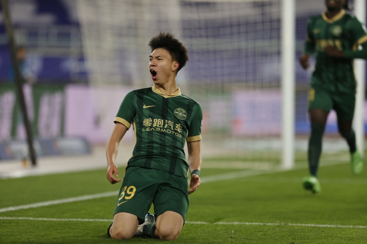 潘伟力：王钰栋现在的能力肯定踢不了五大联赛，那是万里挑一