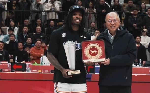 上赛季轰31+10+8率领上海CBA杯夺冠!36岁布莱德索回不来了