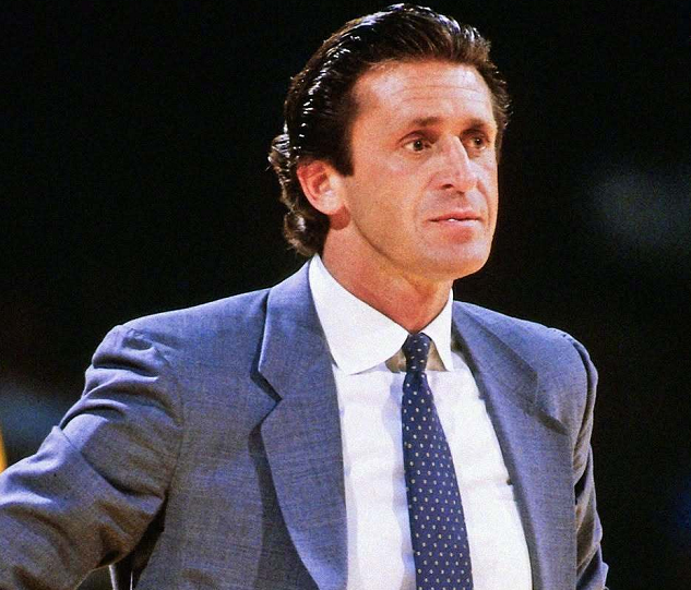 1笔签约达成，雄鹿酝酿大交易！NBA神级纪录诞生，湖人宣布新决定