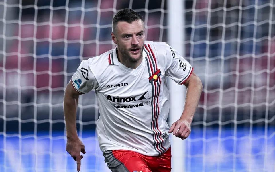 当选11月最佳球员,瓦尔迪是意甲首位获此殊荣的英格兰球员