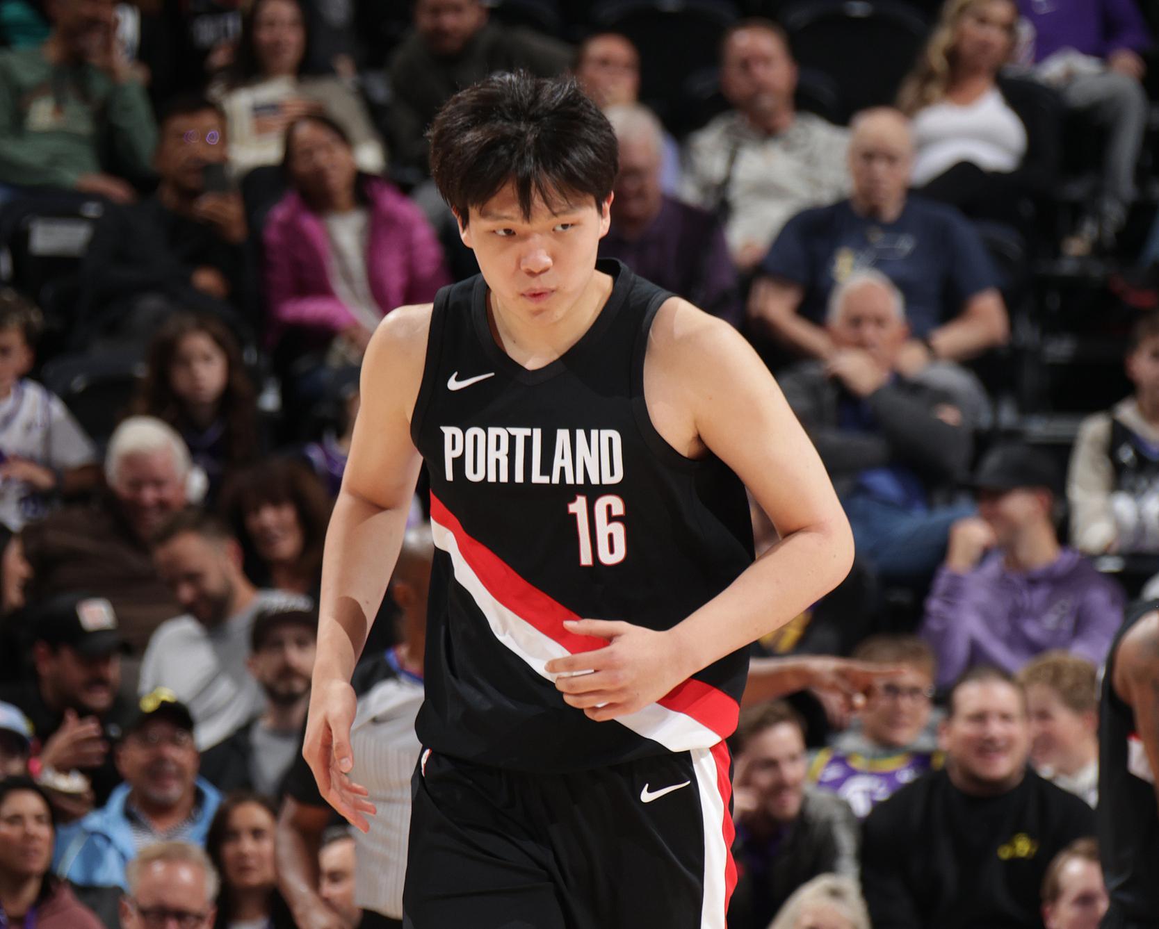 开拓者记者:杨瀚森赛后吃宵夜在NBA很正常,科比也是如此