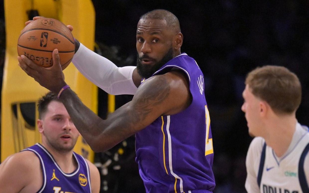 好消息,湖人队勒布朗詹姆斯如预期出战对阵太阳队的比赛