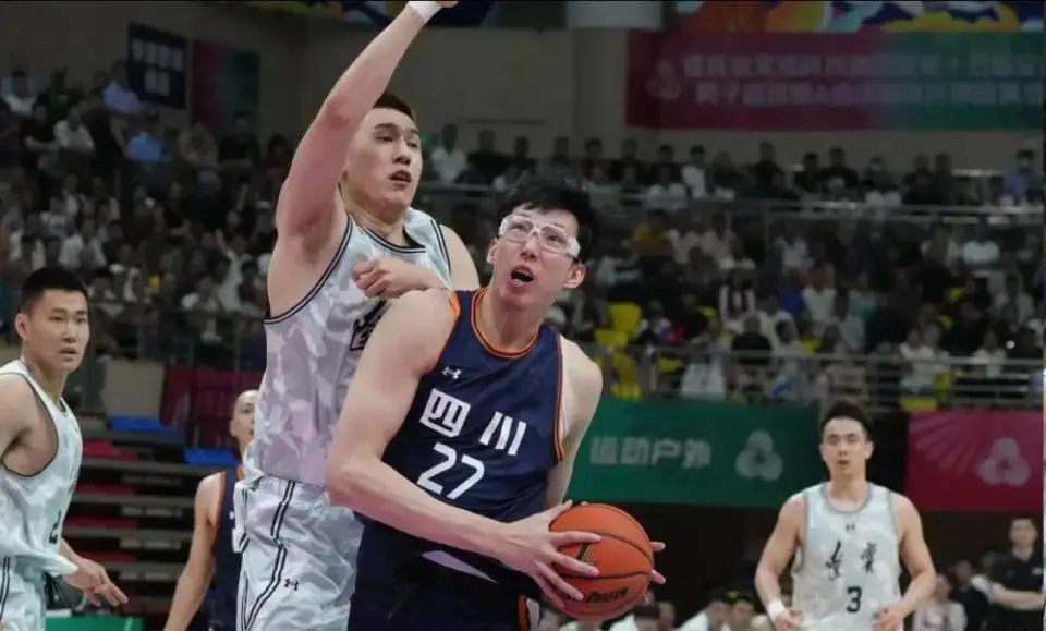 全力冲击600万！周琦20分钟爆砍24+18，球迷：打有钱的比赛就来劲