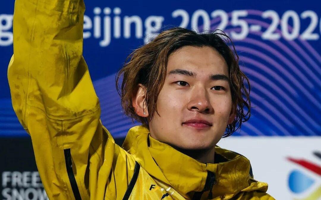 苏翊鸣“背靠背1980”创吉尼斯世界