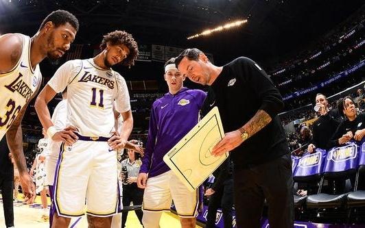 雷迪克:更衣室的阵容足够赢球对球队的信心达到了空前的程度