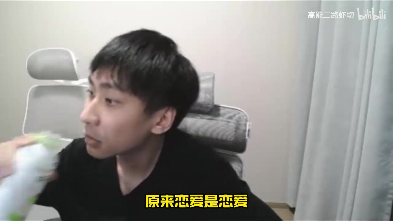 还在进攻小明剑魔直播被高能弹幕暴击破防和水友疯狂对线