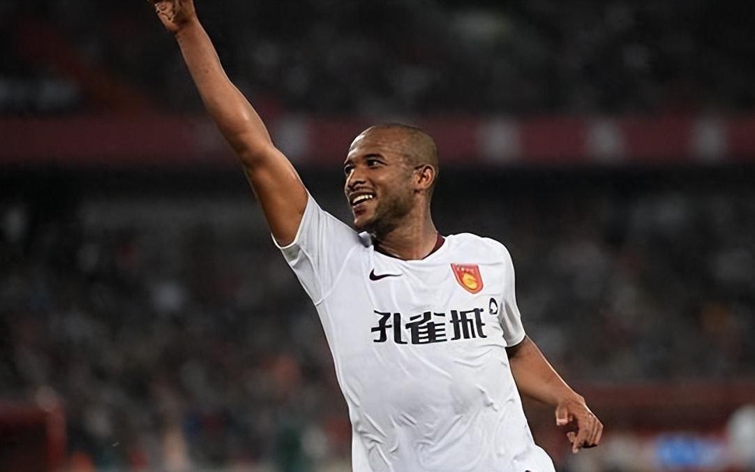 昔日中超水货彻底爆发，欧冠连破巴萨