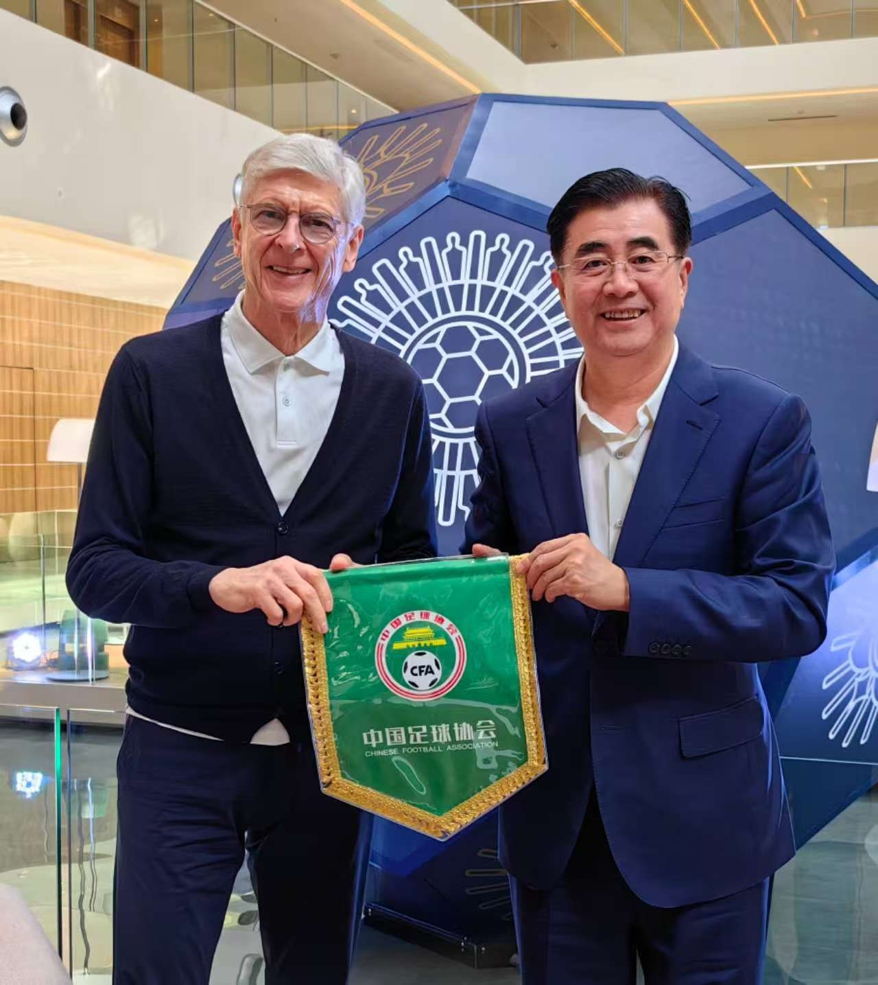 北青体育：宋凯“取经”，温格表达了帮助中国足球的强烈意愿