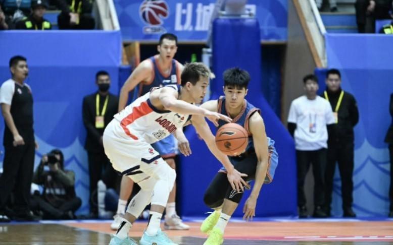 时隔325天重返CBA赛场，郭艾伦16+5率广州战胜四川