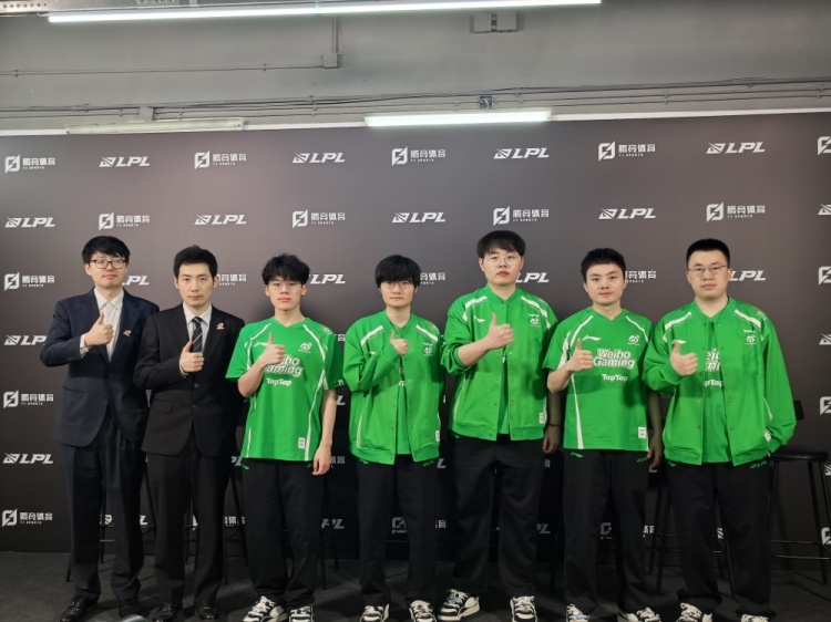 WBG赛后群访教练：赢了强队之后气势打出来了这很关键