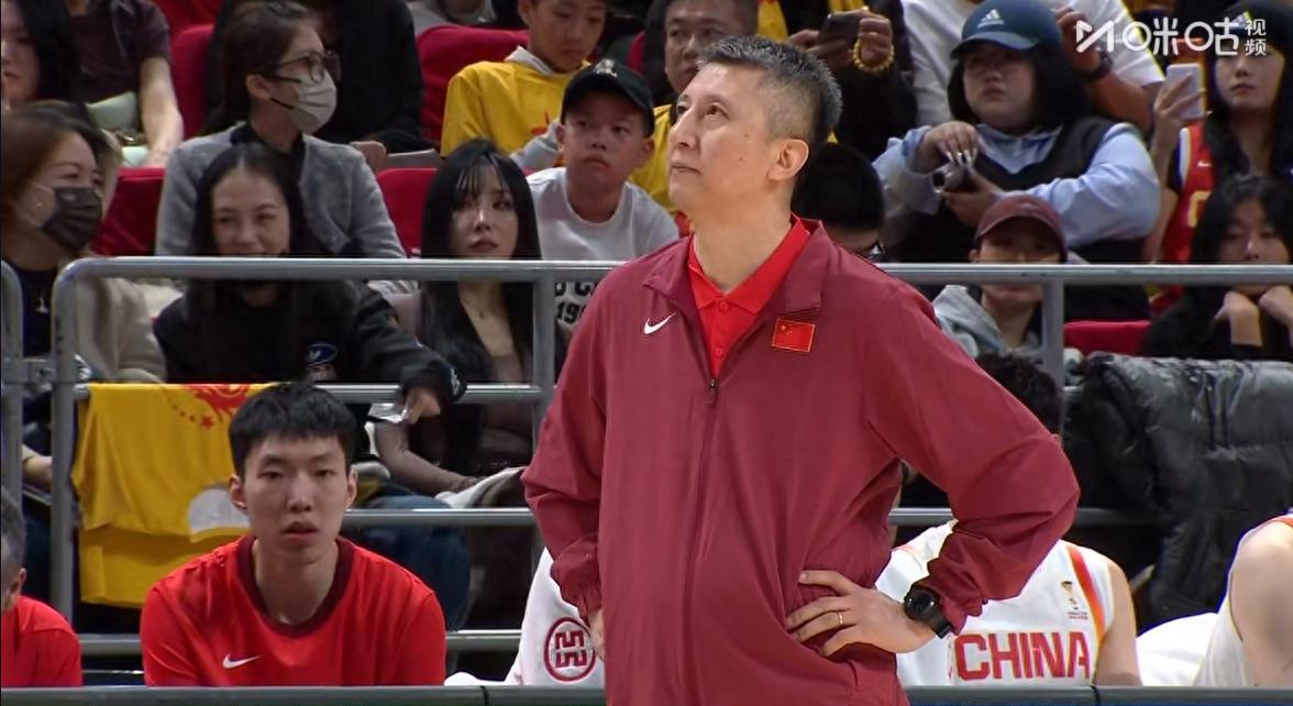 中国男篮暴跌至亚洲第11名，付政浩发声呼吁中国男篮尽快换帅