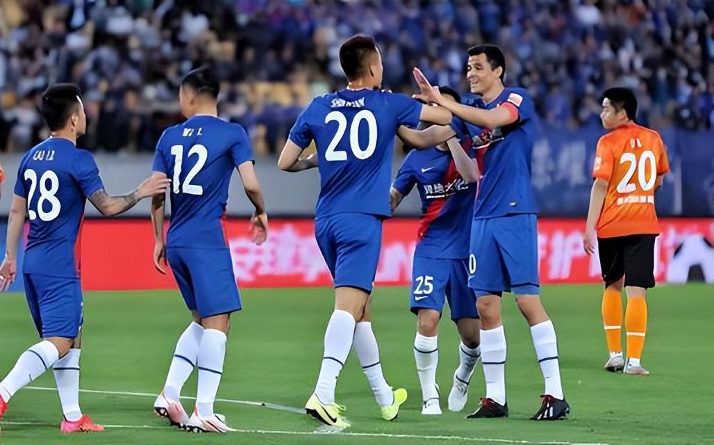 事不过三！斯卢茨基接手申花的第三年，能带队拿到中超冠军吗