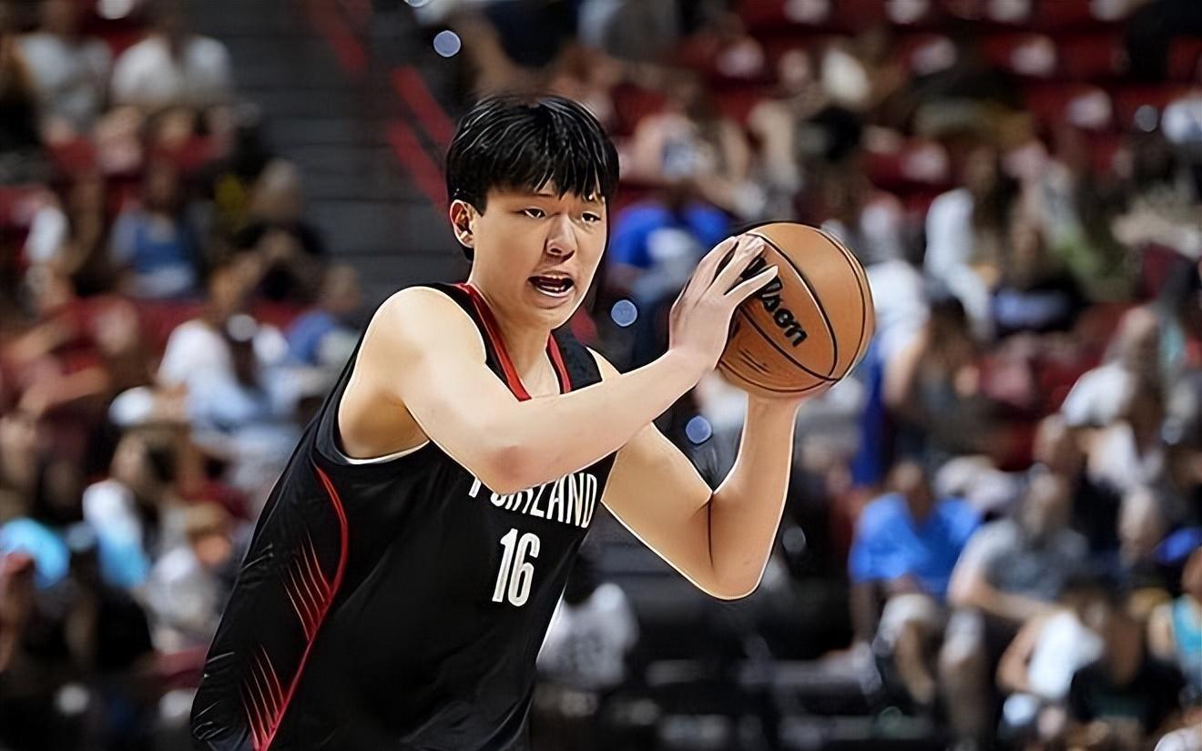 杨瀚森和翻译的组合很有趣，不参加亚洲杯可以让他尽快融入开拓者