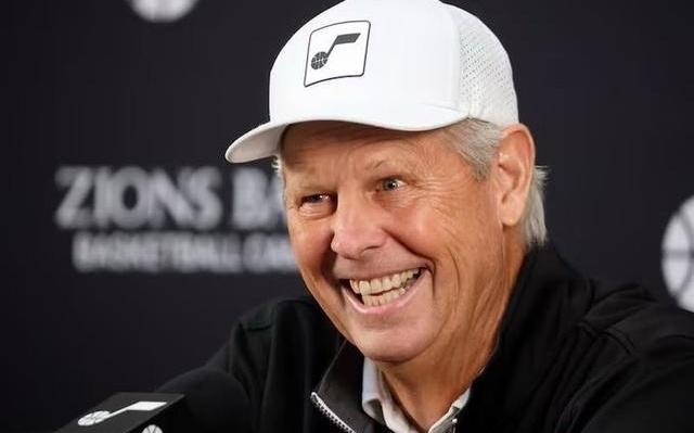 记者:爵士在马尔卡宁交易中想要活塞队的奥萨尔汤普森