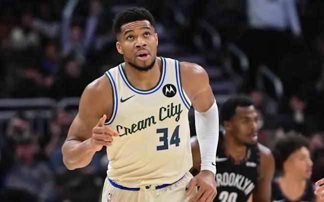 Shams:字母哥计划考察雄鹿25场比赛,他对近期连败感到沮丧