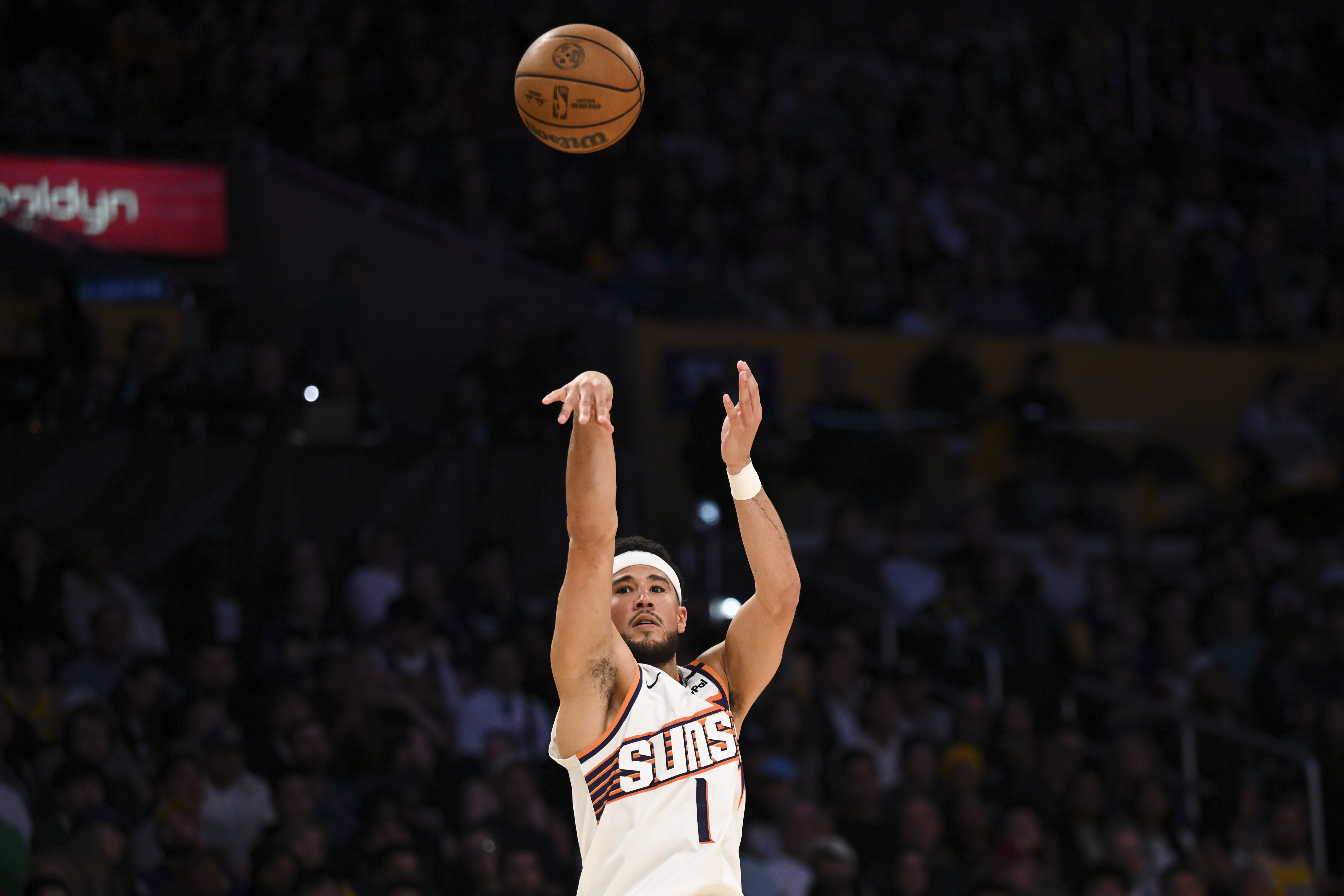 布克谈NBA杯赛：球场&球都不同了这会给我们增添一些额外的动力