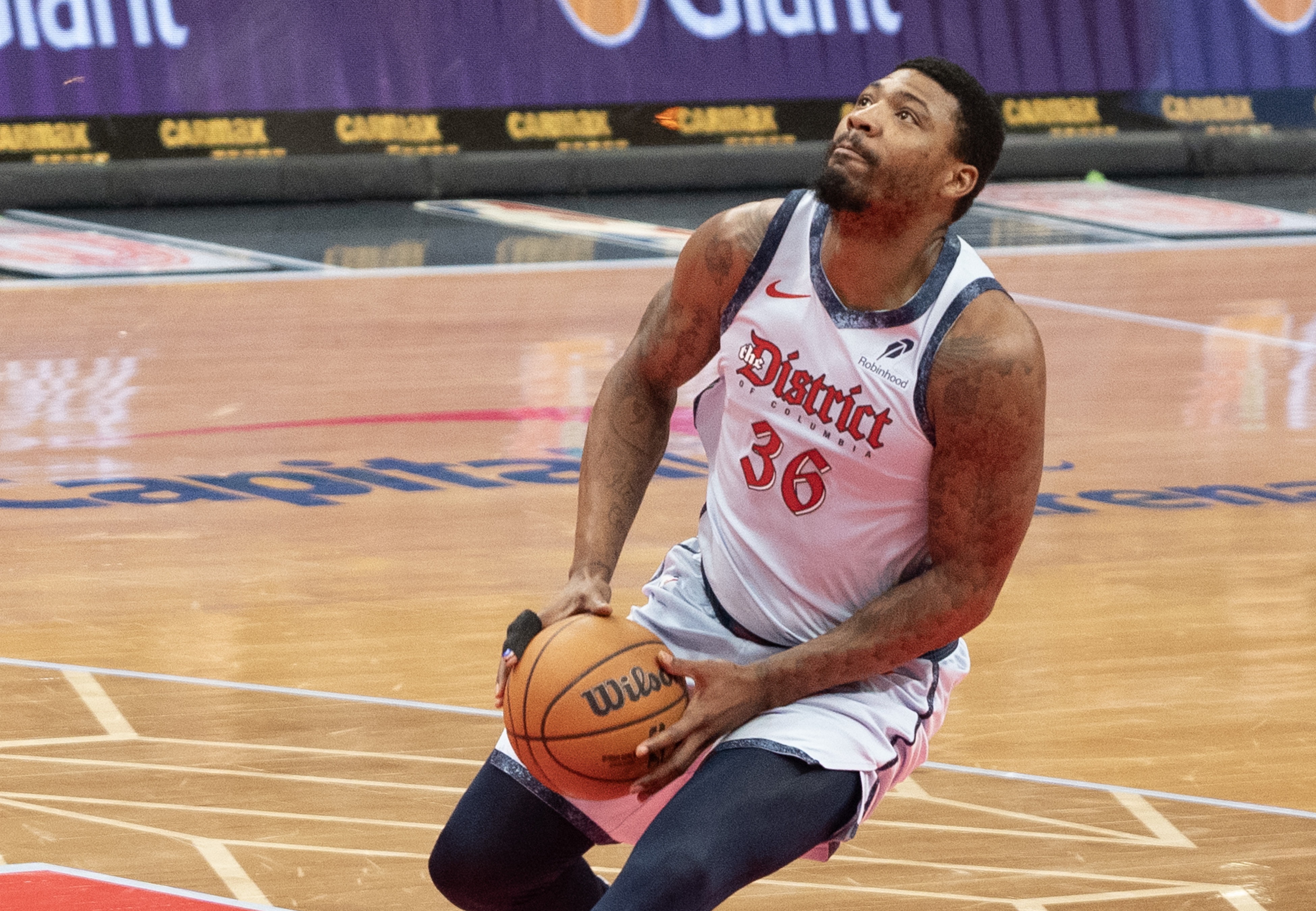 昔日DPOY！美记：交易斯玛特感兴趣者寥