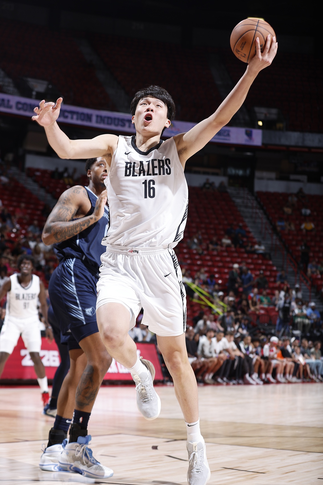 官方点赞NBA官推：开拓者新秀杨瀚森的脚步太棒了