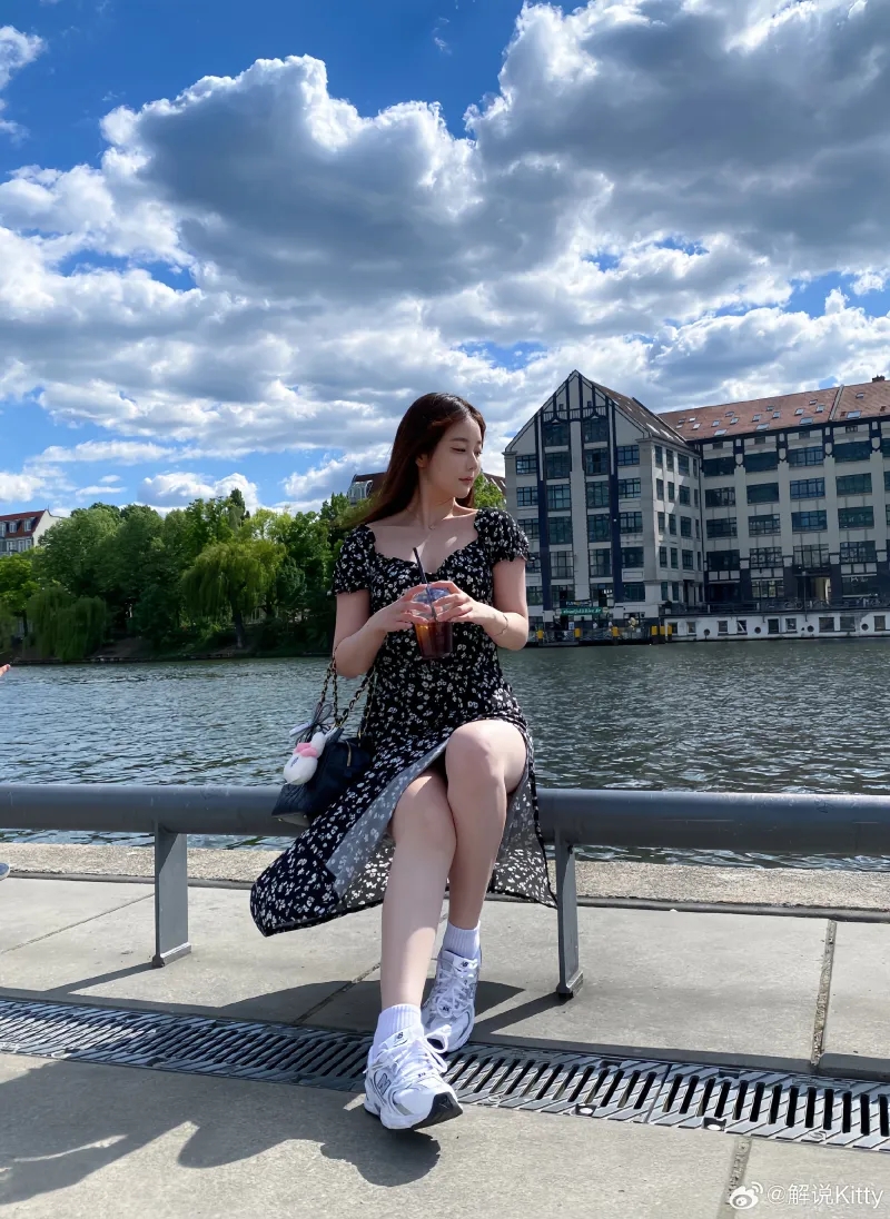 这回就不慷慨了前LPL英文流解说Kitty晒照：出门小逛一圈